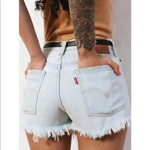 Levi’s Frayed Wedgie Shorts in Indigo